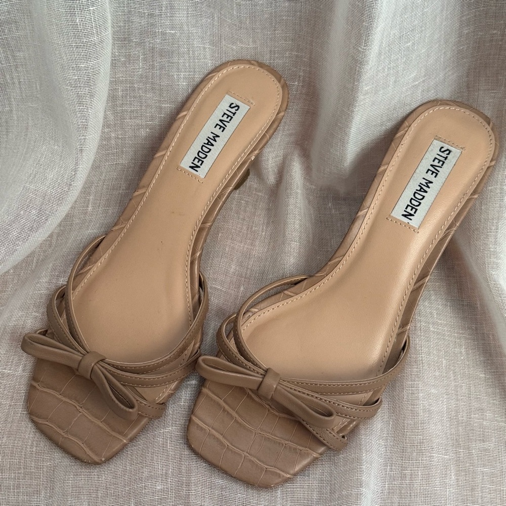 Steve Madden Sheley Tan Croc Pattern Bow Accent Heels in Tan
